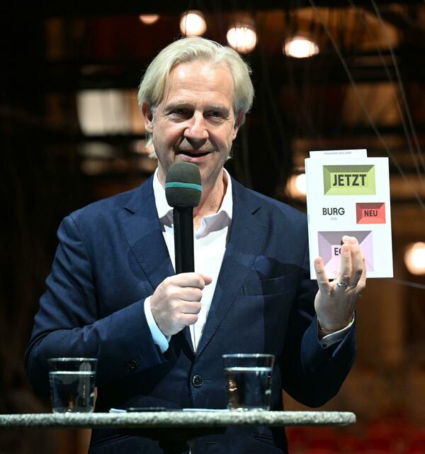 Der designierte Burgtheater-Direktor Stefan Bachmann präsentierte am Mittwoch seine Pläne für die Spielzeit 2024/2025. | Foto: HELMUT FOHRINGER / APA / picturedesk.com