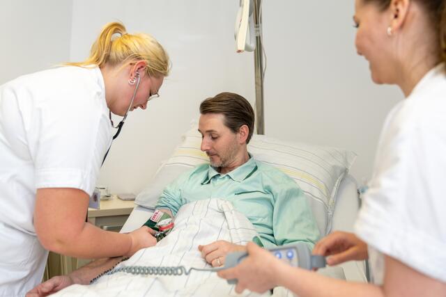 Die Schulen am Pyhrn-Eisenwurzen Klinikum legen höchste Aufmerksamkeit auf die enge Verknüpfung von Theorie und Praxis. | Foto: OÖG