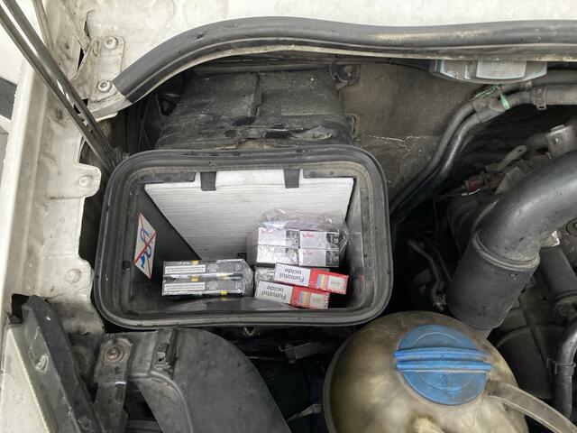 Bei der Kontrolle eines Fahrzeugs wurden auch mehrere Stangen Zigaretten sichergestellt.  | Foto: LVA/LPD NÖ  