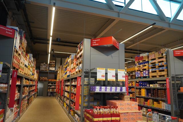 Der neue Standort in Wals-Siezenheim umfasst ein riesiges Sortiment. | Foto: Emanuel Hasenauer