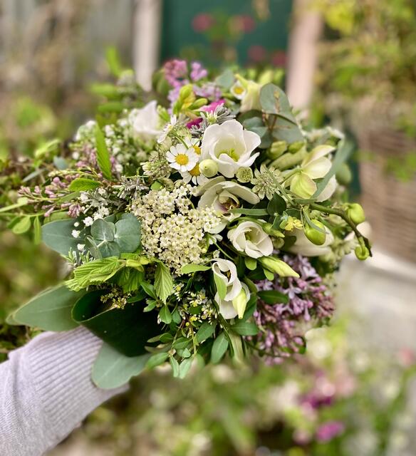 Blumengeschenke dürfen mit Natürlichkeit überzeugen. 