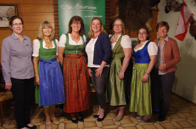 Michaela Heinrich, Ilse Loos, Erika Berger, Katja Breithut Magda Wittmann, Monika Arnold-Schrefel und Lieselotte Wolf sind das Bäuerinnen-Team. | Foto: Die Bäuerinnen