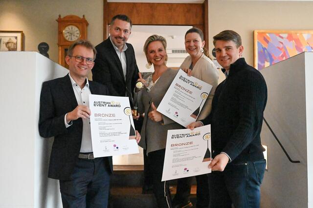 Wienerwald Tourismus und Partnerbetriebe freuen sich über die Auszeichnung. | Foto: Sonja Pohl