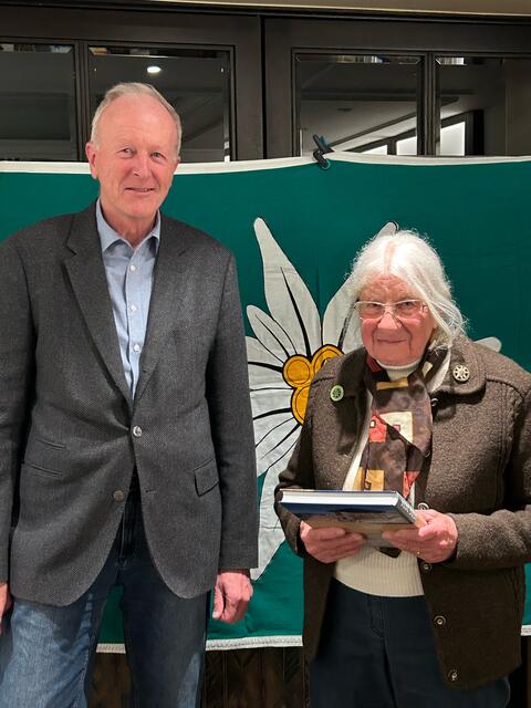 Gertrud Pohler wurde für 60 Jahre Mitgliedschaft geehrt. | Foto: ÖAV Sektion Reutte