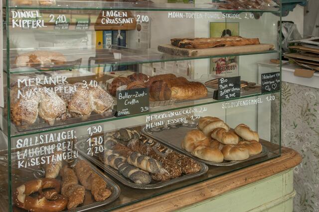 Frisches Brot wird ebenso geboten wie Mittagsmenüs. | Foto: Wolfgang Unger