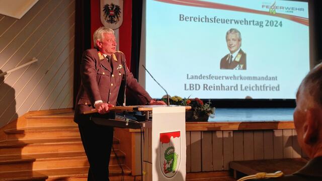 Landesfeuerwehrkommandant Reinhard Leichtfried bei seiner Begrüßungsrede | Foto: BFV Liezen/Haider