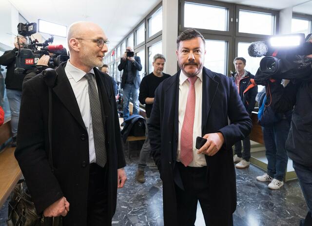  René Benko (im Bild mit Anwalt Georg Eckert) | Foto:  Johann Groder / EXPA / picturedesk.com