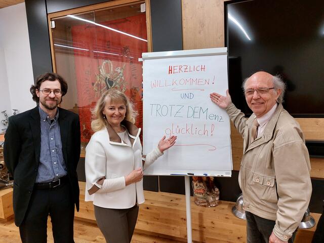 Thomas Schwaiger (KBW), Maria Danzl (ES) und Referent DI Manfred Fischer beim Vortragsabend „Gefühle werden nicht dement!“