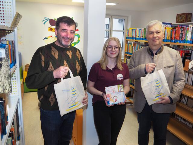 LAbg Josef Edlinger, Marlen Bernleitner, Bgm Franz Rosenkranz in der Bibliothek Albrechtsberg