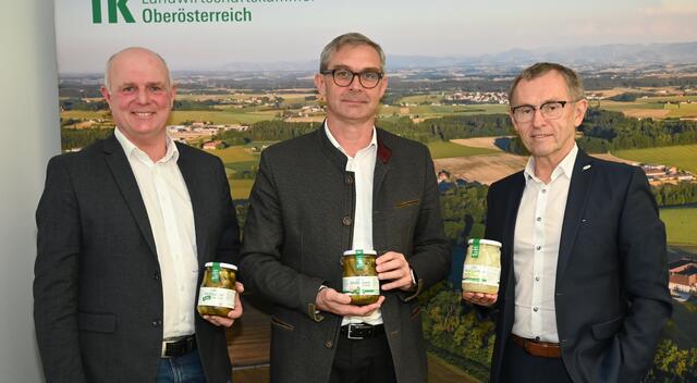 V. l.: GEO_OÖ-Obmann Ewald Mayr, LK OÖ-Präsident Franz Waldenberger und Efko-Geschäftsführer Klaus Hraby. | Foto: LK OÖ