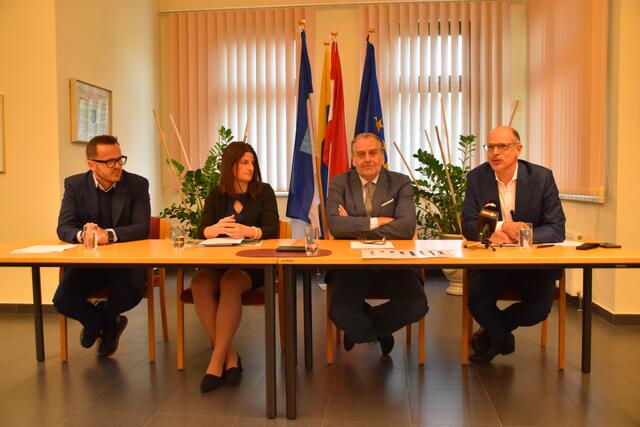 Geschäftsführer von Bloch3/Heimwatt Martin Blochberger, Gemeinderätin für Energiefragen Kerstin Bieringer, Bürgermeister und Abgeordneter zum Nationalrat Andreas Kollross und Geschäftsführer von Nobile Peter Gönitzer. | Foto: Preineder