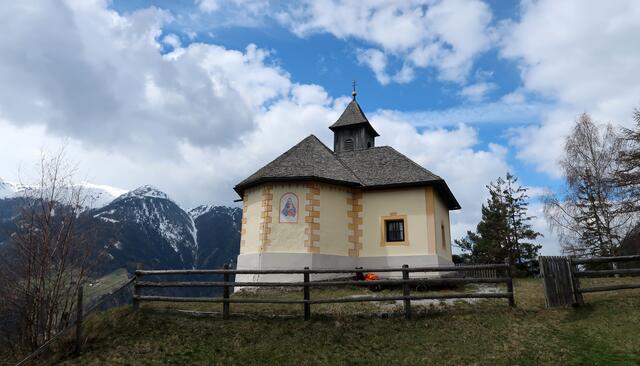 Die Kapella Maria Schnee steht in der Fraktion Oberleibnig auf einer Seehöhe von etwa 1250 Metern. | Foto: Caro Guttner