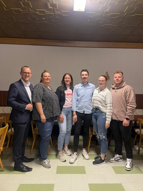 Bürgermeister Andreas Gradwohl, Obmann Stellvertreterin Elisabeth Feucht, Schriftführerin Tina Decker, Obmann Kai Windisch, Kassierer Stellvertreterin Stefanie Friedl, Kassier Viktor Lambrev  | Foto: Sieggraben Miteinand