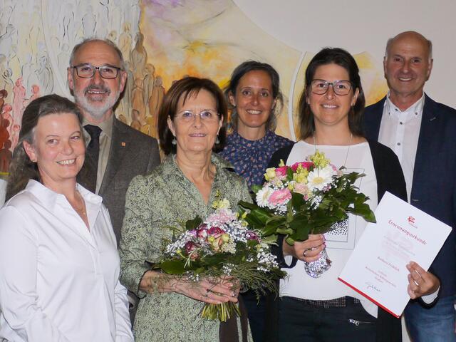 (v.l.): PGR-Obfrau Michaela Weiß, Direktor Andreas Gutenthaler, Rosemarie Knapp, Regionalbegleitung Christine Sablatnig, Barbara Fröhlich, Bürgermeister Johann Ganitzer | Foto: Katholisches Bildungswerk Salzburg