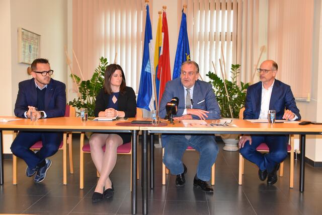 Geschäftsführer von Bloch3/Heimwatt Martin Blochberger, Gemeinderätin für Energiefragen Kerstin Bieringer, Bürgermeister und Abgeordneter zum Nationalrat Andreas Kollross und Geschäftsführer von Nobile Peter Gönitzer. | Foto: Preineder