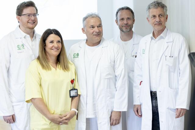 Das erfolgreiche Team an Expertinnen und Experten an der Uniklinik Graz: Sebastian Tschauner, Birgit
Hochreiner, Holger Till, Philipp Klaritsch und Ernst Eber (v.l.) | Foto: LKH-Univ. Klinikum Graz/Marija Kanizaj