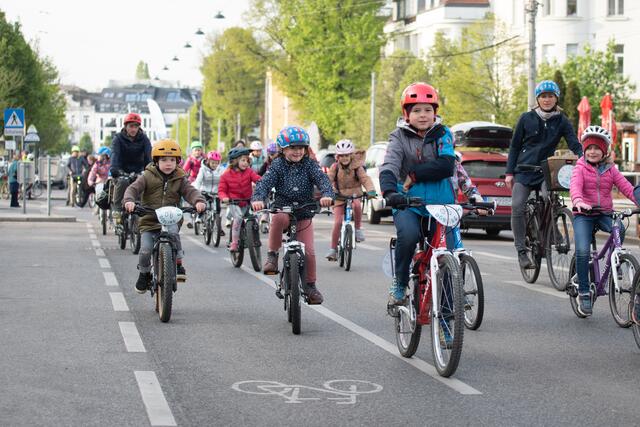 Durch den Bicibus können die Kids in die Schule radeln.
 | Foto: Andrea Leindl