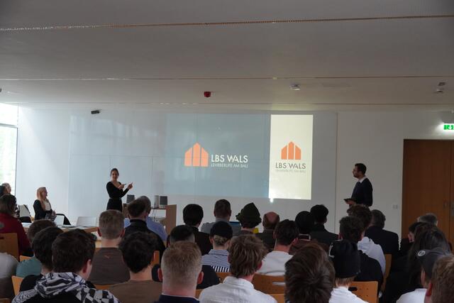 Bei der Präsentation in Wals. | Foto: Emanuel Hasenauer