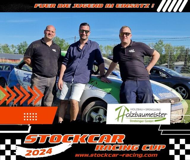 Josef Strebinger (M.) sponsert die Stockcar-Jugend.
