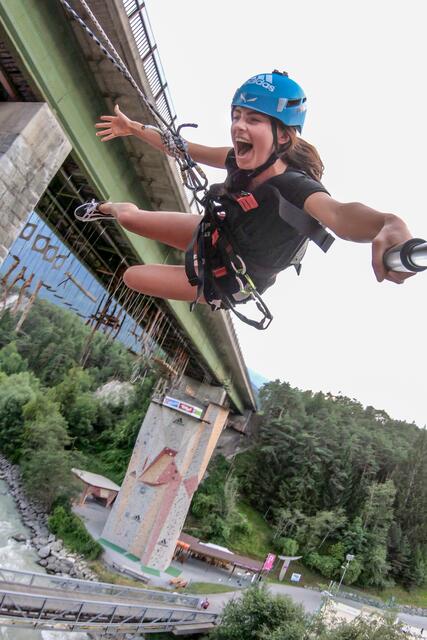 Eine neue Kamera am Mega Swing in 27 Metern Höhe verspricht ein ganz besonderes Erinnerungsvideo, welches nach dem waghalsigen Sprung downloadbar ist. | Foto: AREA 47 / E.Benrei