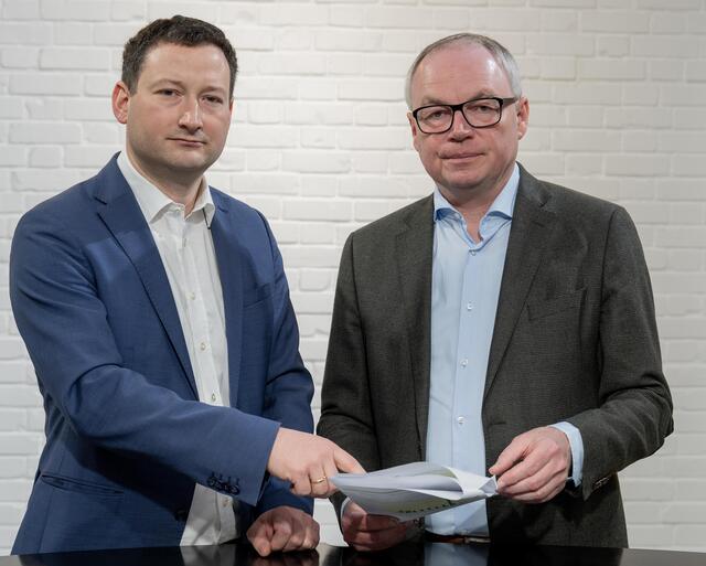 Bauernbunddirektor Paul Nemecek und Bauernbundobmann Stephan Pernkopf setzen sich für billigere Dieselpreise für unsere Landwirte. | Foto: NÖ Bauernbund/Erich Marschik