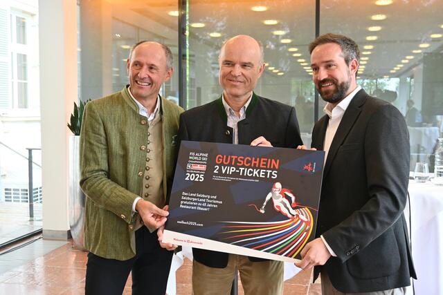 45 Jahre "Dienst für die Kulinarik" (v.l.): Leo Bauernberger (SLTG), Rudi Obauer (Ausnahme-Koch),  LH-Stellvertreter Stefan Schnöll. | Foto: Martin Schöndorfer, 2024