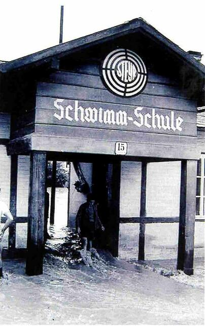 Der alte Eingang zur Schwimmschule bei Hochwasser. | Foto: Verein der Freunde der Schwimmschule Steyr