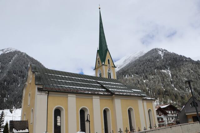 Die Ischgler Pfarrkirche ist dem heiligen Nikolaus geweiht. | Foto: Seelos