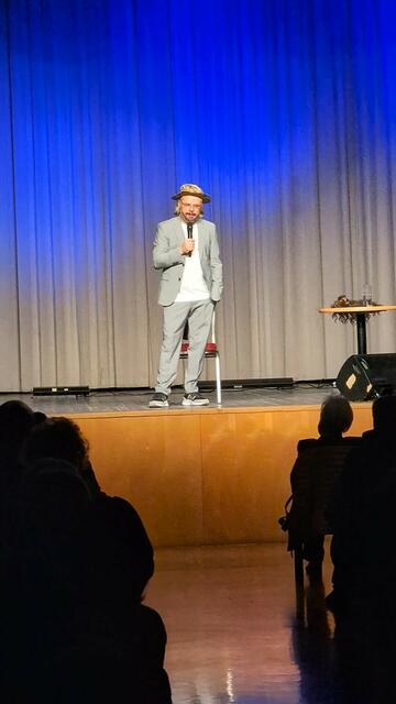 Gabriel Castañeda sorgte für köstliche, aber auch bissige Unterhaltung in Voitsberg. | Foto: Böhmer