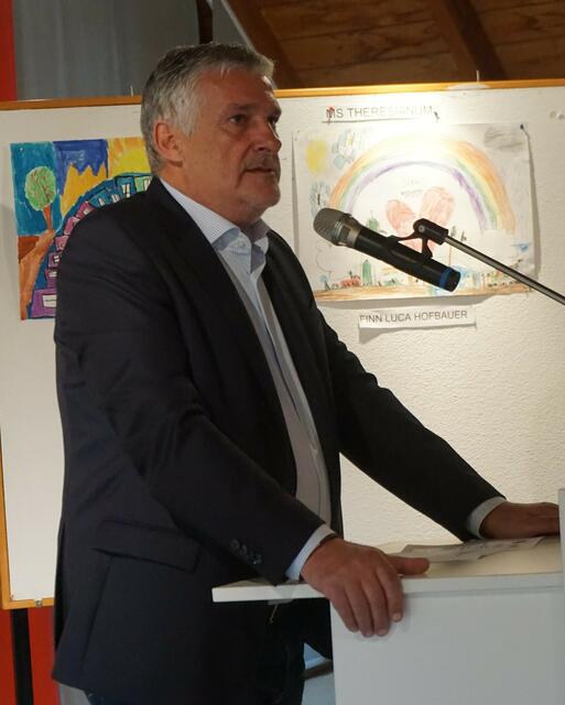 KR Mag. Gerold Stagl begrüßt die TeilnehmerInnen