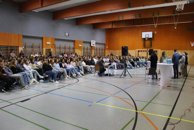 Politik hautnah erleben: Politforum am BORG Ried - Ried