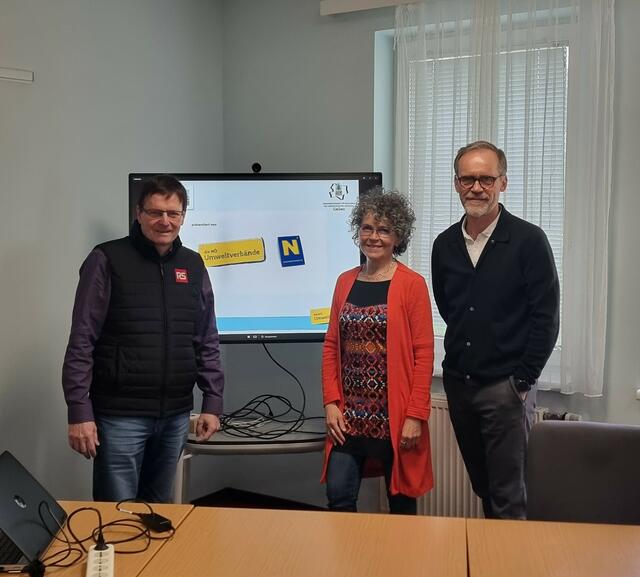 Von links: GF Ing. Reinhold Bock (Customer Operations Director DACH), Abfallberaterin Silva Thor (GV Gmünd), GF Rudolf Koch (Country Manager Austria &amp; Slovenia)
 | Foto: GV Gmünd