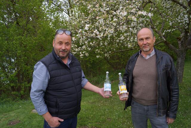 Gustav Unterlerchner, Betreiber der Buschenschank Höfler, und Weinbauer Harald Lagger  | Foto: RegionalMedien
