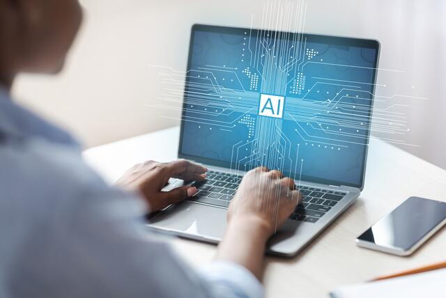 Künstliche Intelligenz wird in der Wirtschaft immer wichtiger. Neue Tools helfen bei der Vernetzung und Erzeugung von Synergien. | Foto: Prostock-studio (YAYMicro)/PantherMedia