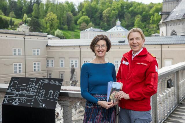 Am Foto: Andrea Stockhammer, Direktorin des DomQuartiers Salzburg (liinks), und Sabine Tischler, Landesgeschäftsführerin des Roten Kreuzes, freuen sich über die gemeinsame Blutspende-Aktion | Foto: Foto: Neumayr/DQS
