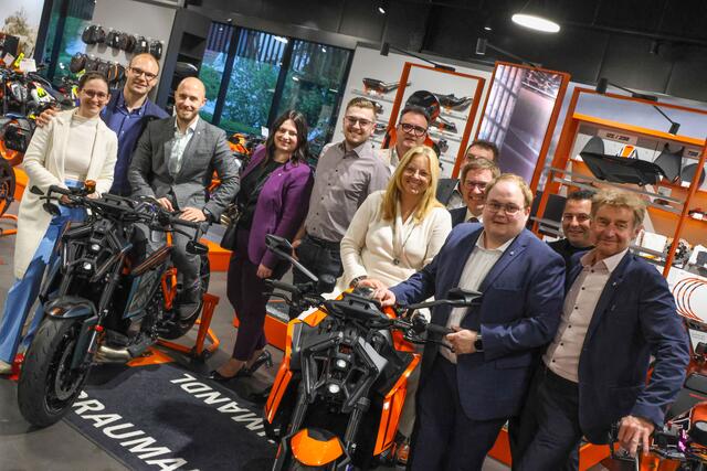 KTM Braumandl GmbH war der nächste Stopp in der Reihe der Betriebsbesichtigungen, zu denen die Freiheitliche Wirtschaft eingeladen hat. | Foto: laumat.at