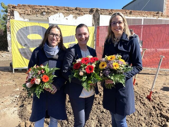 Dionne Kratzer-Bischops, Barbara Protoschnig und Angela Macher von der Volkshilfe (v.li.)