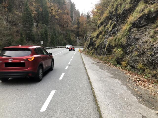 Die Bürgerinnen und Bürger wünschen sich für den neuen Radweg eine bauliche Trennung vom Autoverkehr.  | Foto: Richard Aschaber