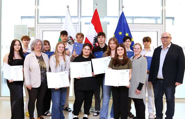 13 Schülerinnen und Schüler des BRG/Borg Feldbach absolvierten erfolgreich insgesamt 26 Prüfungen des "Unternehmerführerscheins". | Foto: BRG/Borg Feldbach 