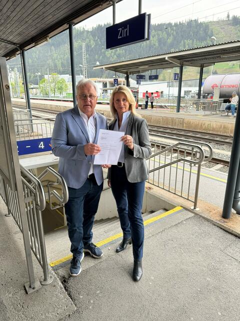 "In Tirol sind lediglich 53 Prozent aller Bahnhofe barrierefrei. Hier ist also noch viel zu tun für die ÖBB, um endlich gesetzeskonform zu sein“, betonen Gahr und Zangerl-Walser.  | Foto: VP