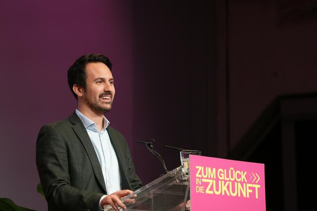 Die Wiener Neos sind auf zweitägiger Großklausur in Salzburg. Bei der Versammlung stimmt man sich nicht nur auf das Superwahljahr 2024 ein, auch die Neuausrichtung in der Bezirksarbeit steht am Programm. (Archiv) | Foto: NEOS Wien