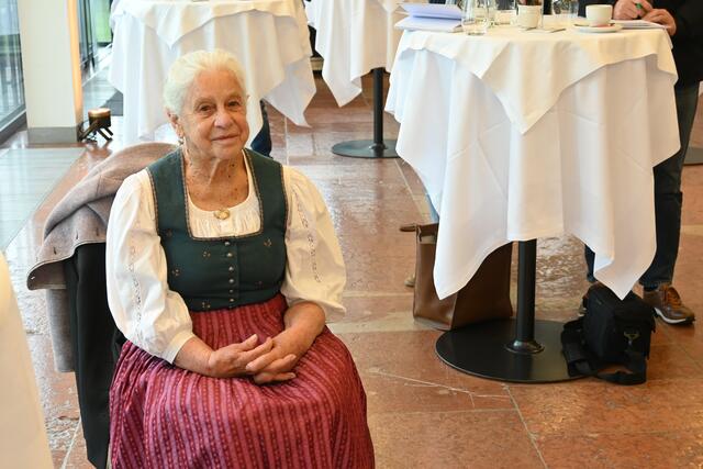 Altbäurin der Muhrer-Alm, Lungau. Auf der Muhrer-Alm wird u.a. die Butter noch in alter Tradition mit Holzmodeln erzeugt. | Foto: Martin Schöndorfer, 2024