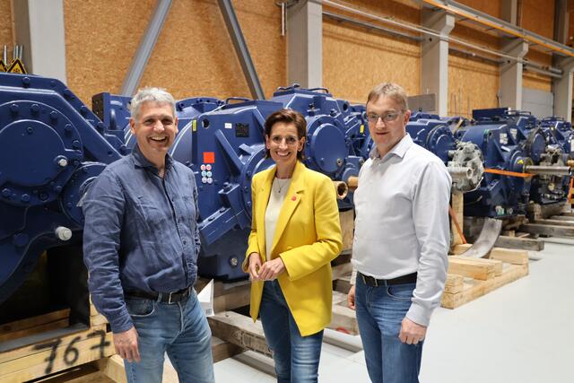 CFO Michael Trcka, Indra Collini und Betriebsleiter Roman Prager (r.) | Foto: NEOS
