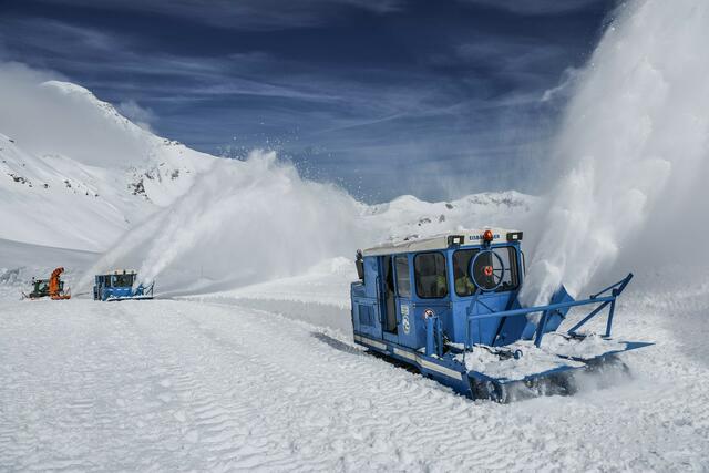 Die Schneefräsen werden ab sofort klimafreundlich mit HVO100 Diesel betrieben. | Foto: Grossglockner.at/Franz Neumayr