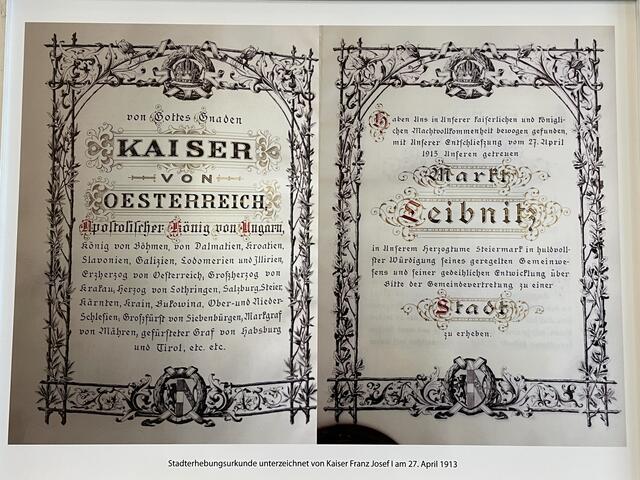 Die Stadterhebungsurkunde wurde von Franz Josef I am 27. April 1913 unterzeichnet.