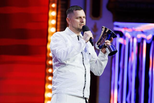 Pireli nahm einen Award stellvertretende  für RAF Camora entgegen. | Foto: FLORIAN WIESER / APA / picturedesk.com