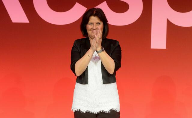 Renate Anderl hat Grund zur Freude: Bei der AK Wien Wahl holte sie mit ihrer Fraktion Sozialdemokratischer Gewerkschafter:innen (FSG) 57,2 Prozent | Foto: Martin Juen / SEPA.Media / picturedesk.com