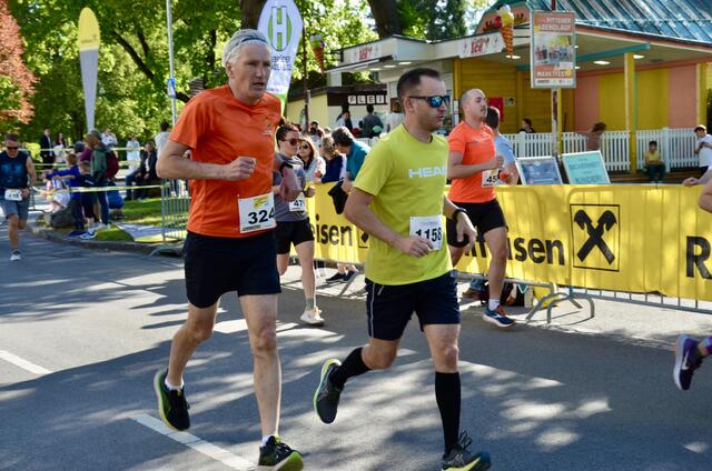 Bürgermeister von Kirchberg am Wechsel Willibald Fuchs (links im Bild) erreichte in seiner Klasse die Bestzeit  | Foto: Elisabeth Peinsipp 