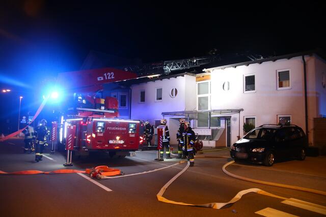 Die Feuerwehr war zwei Stunden im Einsatz. | Foto: FF Imst