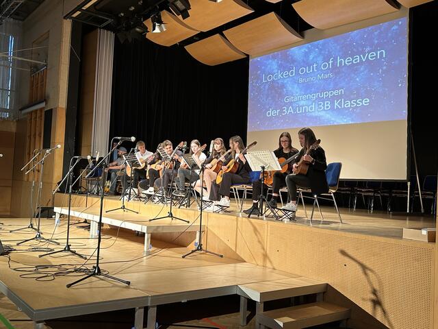 Die Gitarrengruppe der 3A Klasse. | Foto: RegionalMedien